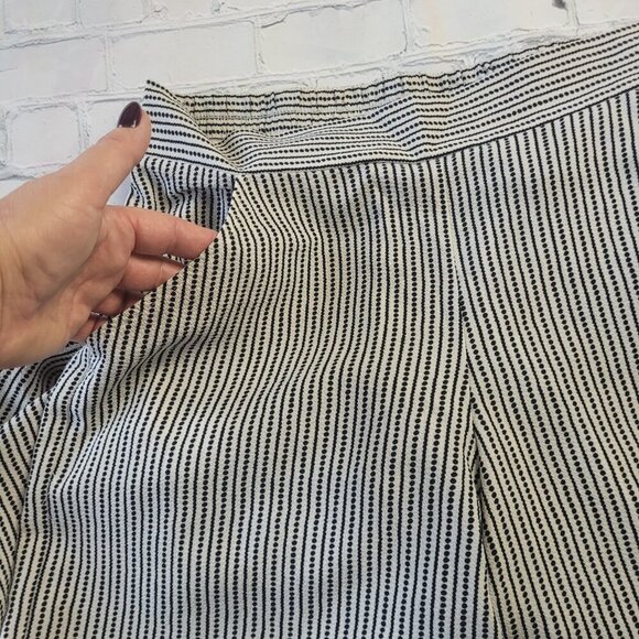 Max Studio wide leg cropped light weight flat front pants size M - Picture 10 of 12